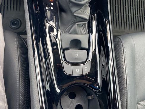 Used 2022 Toyota C-HR Limited FWD image 15