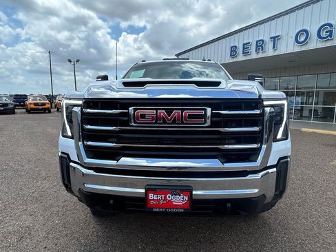 Used 2024 GMC Sierra 2500 SLE w/ SLE Value Package; image 2