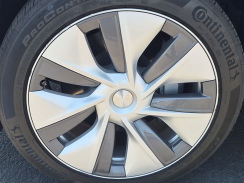 Used 2023 Tesla Model Y AWD image 13