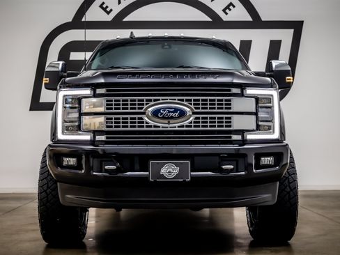 Used 2019 Ford F250 Platinum w/ Platinum Ultimate Package AWD/4WD image 4
