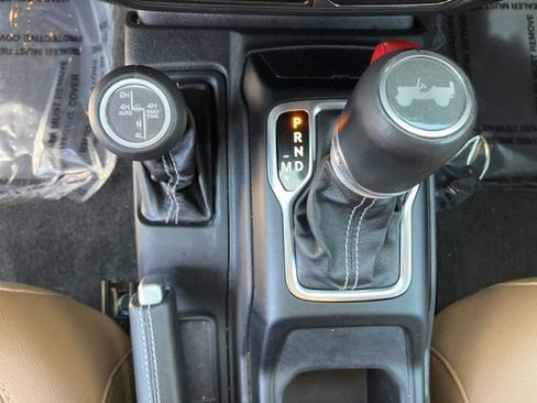 Used 2023 Jeep Wrangler Unlimited Sahara w/ Cold Weather Group AWD/4WD image 19
