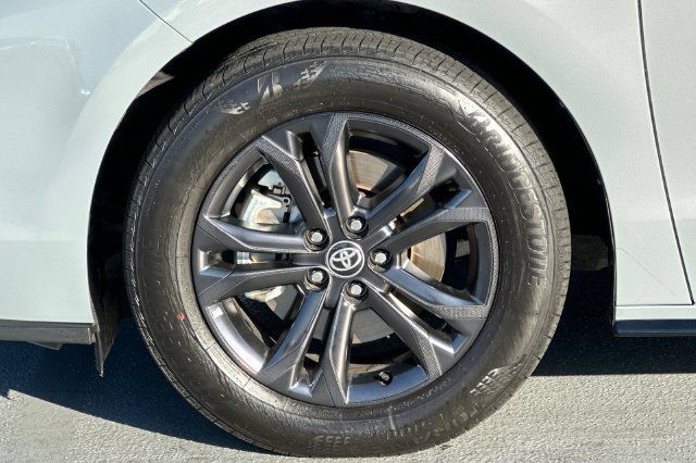 Certified 2025 Toyota Sienna XSE w/ XSE Premium Package AWD/4WD image 32