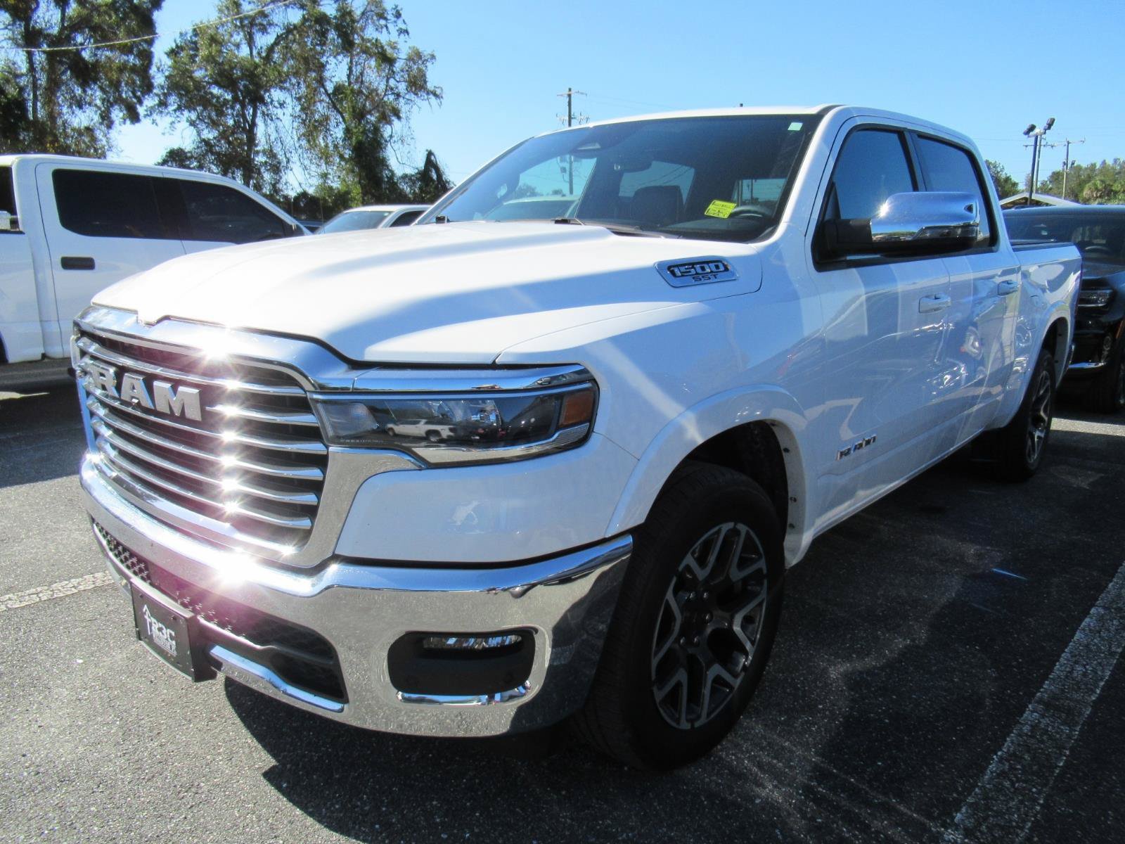 Used 2025 RAM 1500 Laramie AWD/4WD image 2