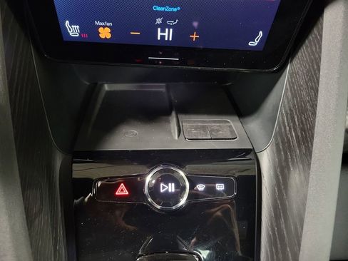 Used 2022 Polestar Polestar 2 w/ Performance Package image 17