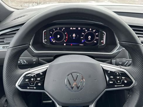 Certified 2023 Volkswagen Tiguan SEL R-Line image 25
