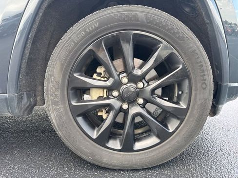 Used 2017 Jeep Grand Cherokee Altitude image 10