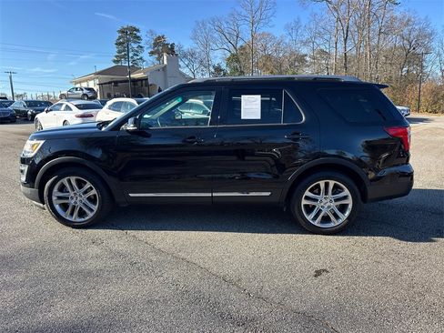 Used 2017 Ford Explorer XLT w/ Equipment Group 202A image 4