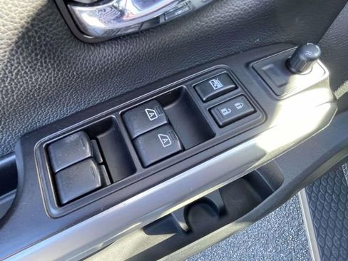 Used 2021 Nissan Titan SL w/ Moonroof Package image 16