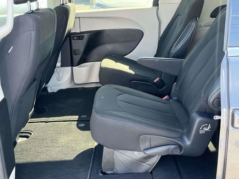 Used 2023 Chrysler Voyager LX FWD image 15