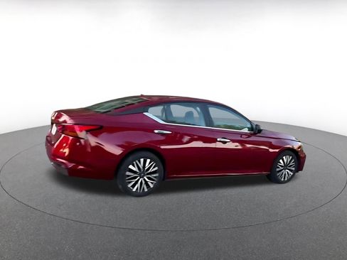 Used 2025 Nissan Altima 2.5 SV FWD image 12