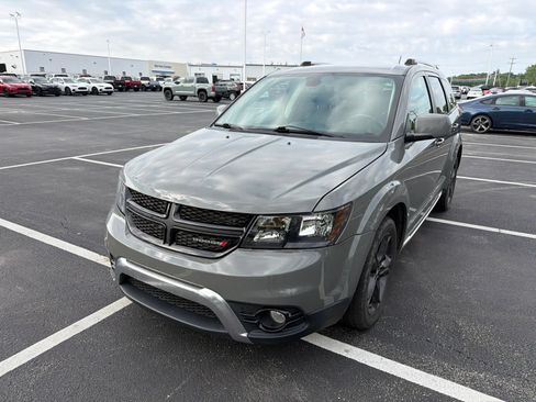 Used 2019 Dodge Journey Crossroad FWD image 2