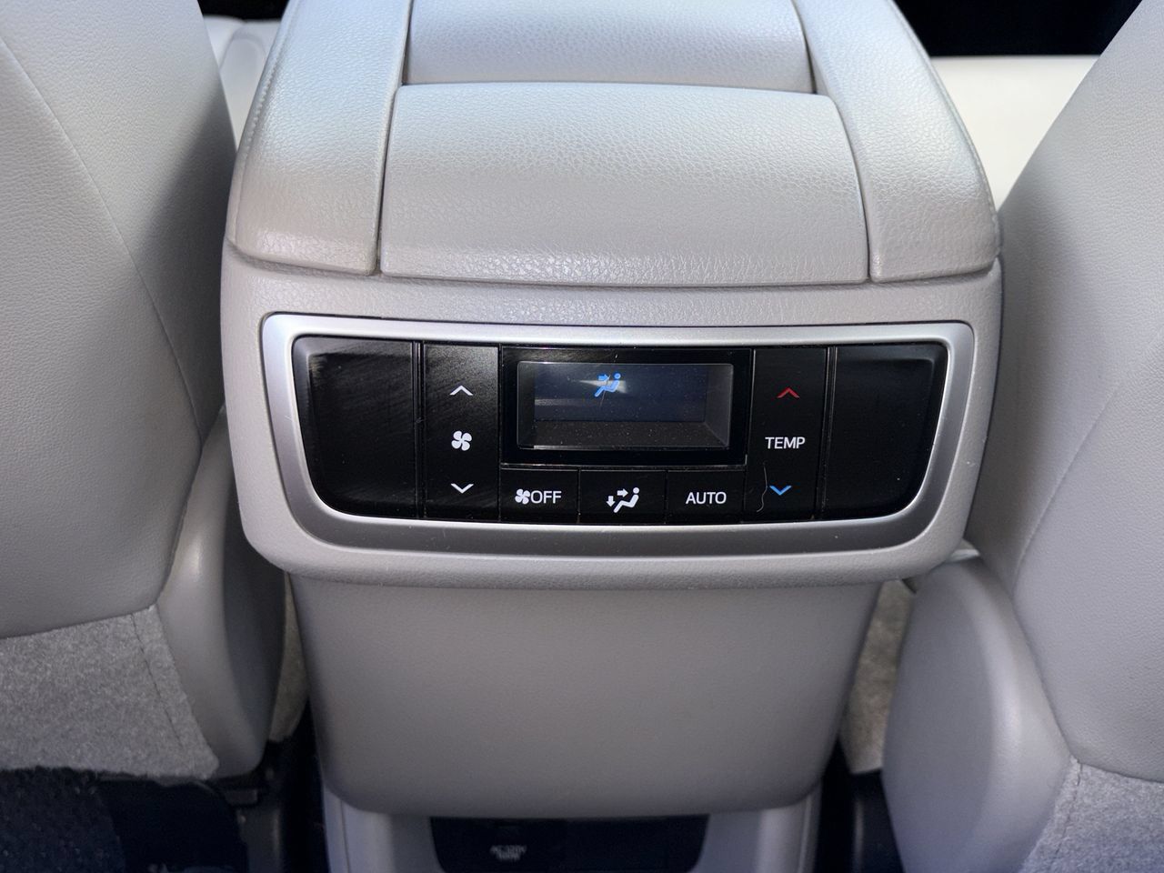 Used 2018 Toyota Highlander XLE FWD image 21