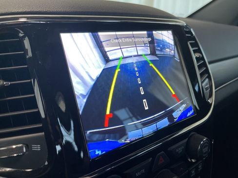 Used 2022 Jeep Grand Cherokee Limited image 12