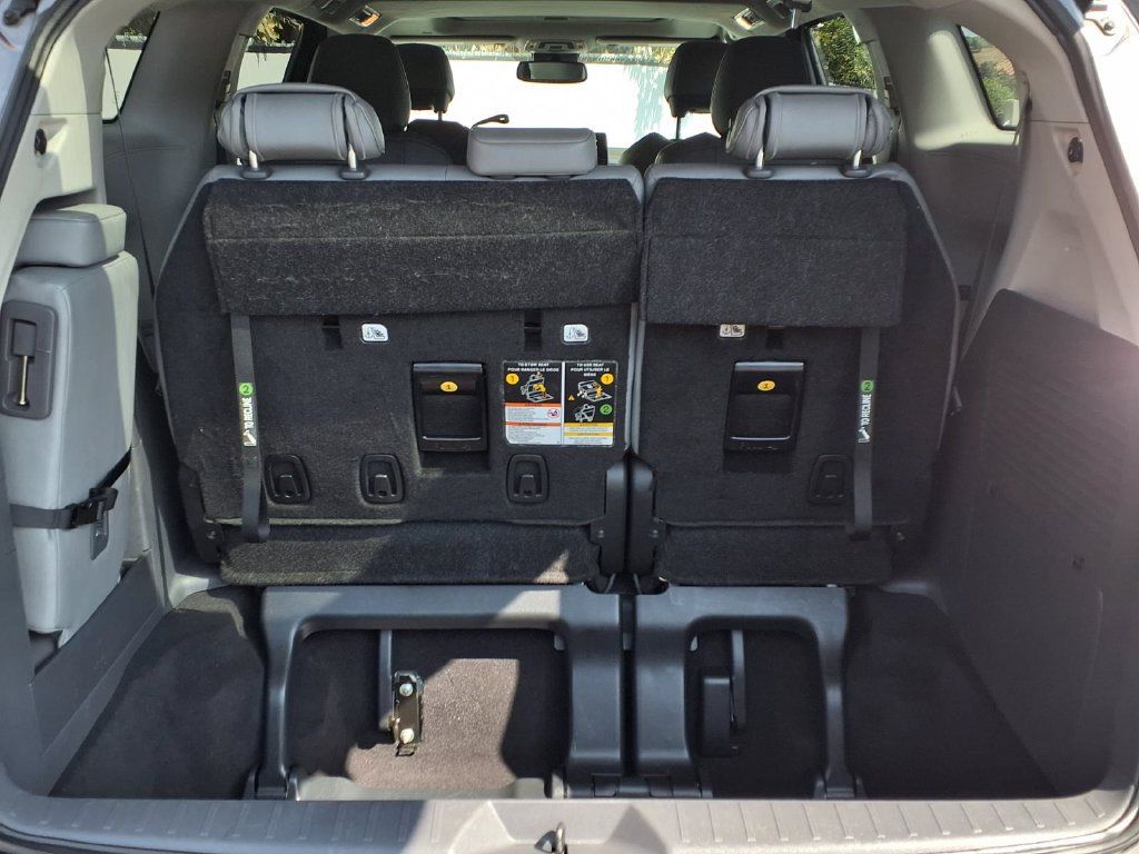 Certified 2024 Toyota Sienna XLE FWD image 8