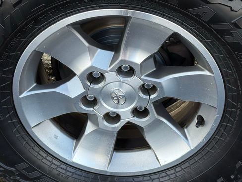 Used 2012 Toyota 4Runner SR5 w/ Premium Pkg w/3rd Row Seat image 10