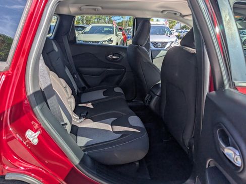 Used 2017 Jeep Cherokee Altitude image 16