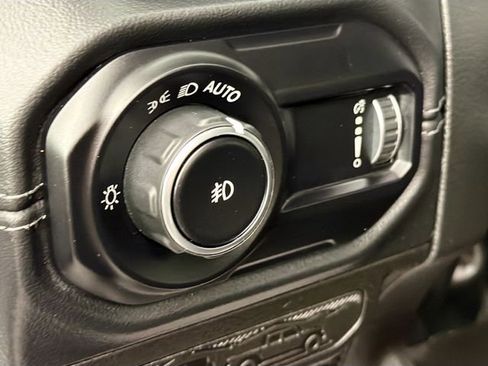 Used 2024 Jeep Wrangler Unlimited Rubicon AWD/4WD image 10