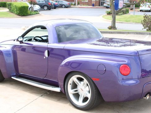 Used 2004 Chevrolet SSR w/ Preferred Equipment Group RWD image 29
