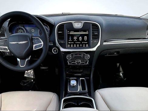 Used 2023 Chrysler 300 Touring L image 16