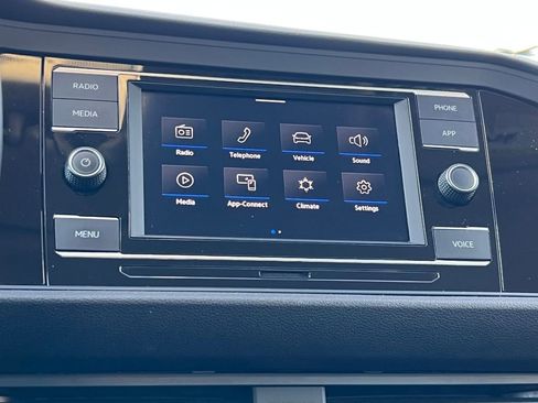 Used 2024 Volkswagen Jetta SE image 21