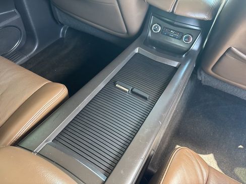 Used 2013 Lincoln MKT AWD image 15