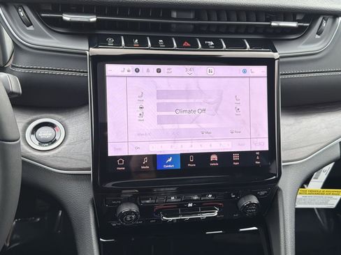 New 2025 Jeep Grand Cherokee Limited w/ Luxury Tech Group II image 21