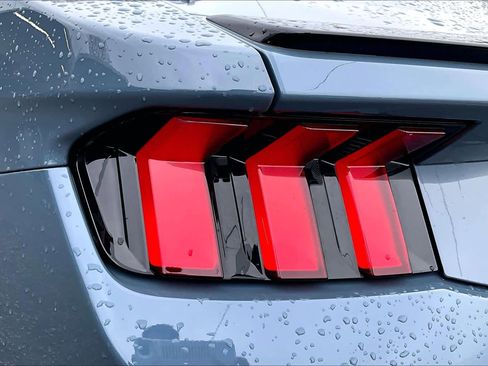 Used 2025 Ford Mustang Premium image 27