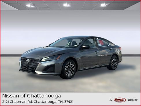 Certified 2025 Nissan Altima 2.5 SV FWD image 1