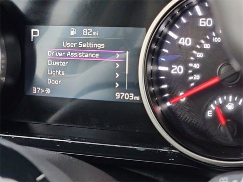 Used 2024 Kia Carnival LX image 19