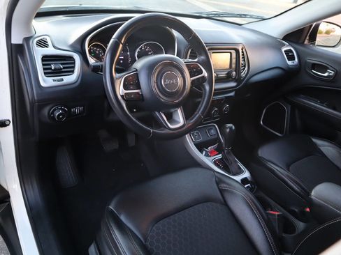 Used 2018 Jeep Compass Latitude image 24