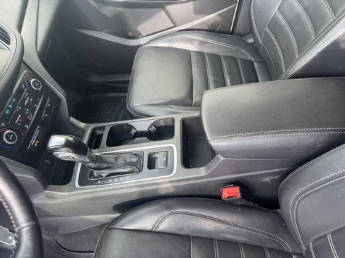 Used 2018 Ford Escape SEL image 17