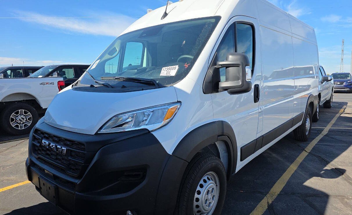 Used 2024 RAM ProMaster 2500 w/ Convenience Group FWD image 4