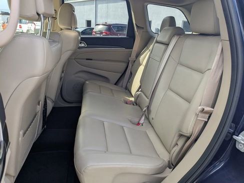 Used 2017 Jeep Grand Cherokee Limited image 14