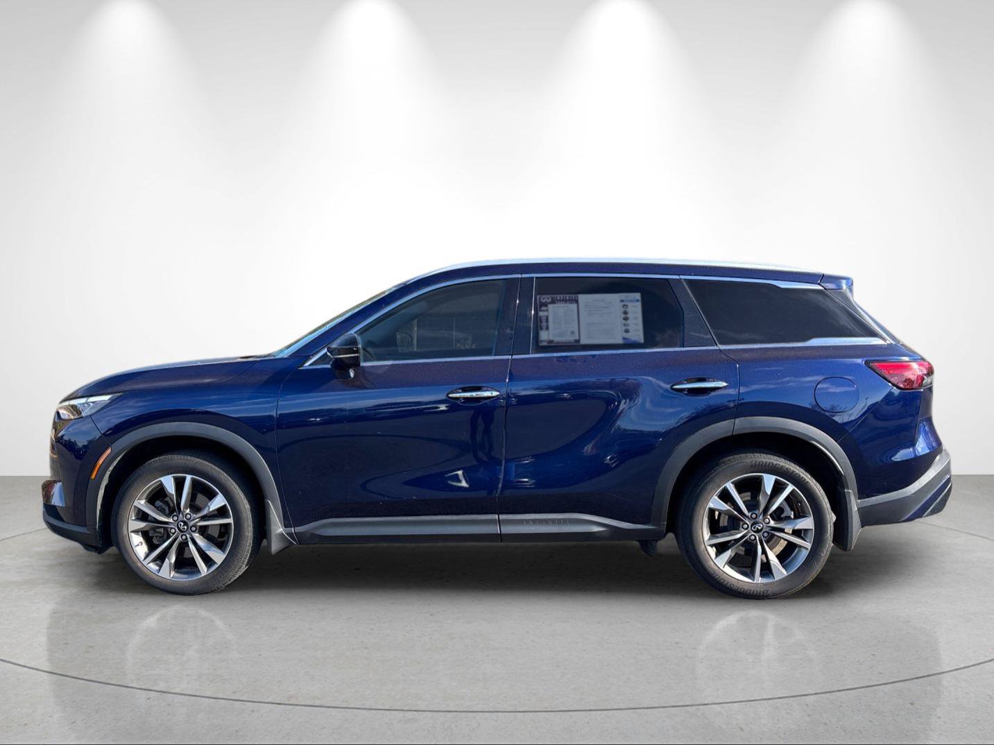 Used 2023 INFINITI QX60 Luxe w/ Cargo Package FWD image 2
