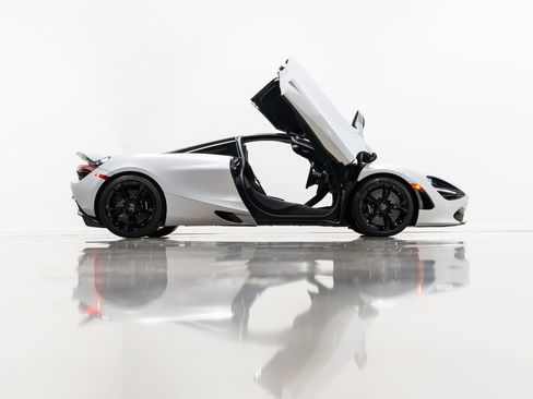 Used 2018 McLaren 720S image 3