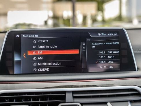 Used 2018 BMW 740i xDrive AWD/4WD image 31