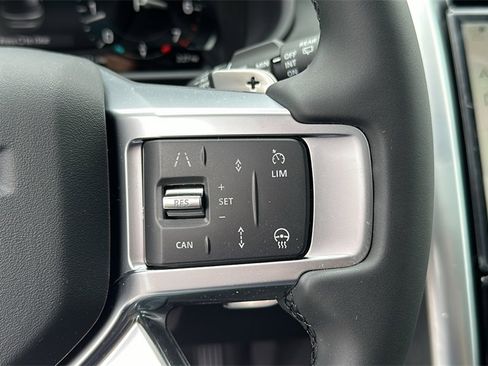 New 2025 Land Rover Discovery S image 16