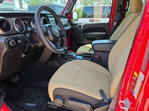 Used 2023 Jeep Gladiator Sport AWD/4WD image 9