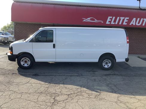 Used 2016 Chevrolet Express 3500 Extended image 4