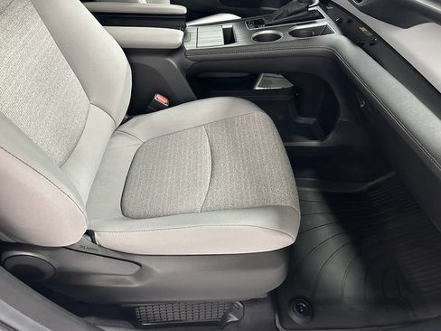 Used 2025 Toyota Sienna LE FWD image 59