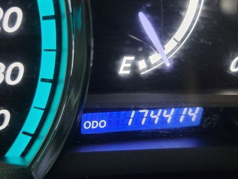 Used 2012 Toyota Venza LE image 17