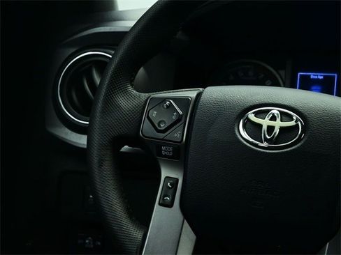 Used 2020 Toyota Tacoma TRD Off-Road image 9