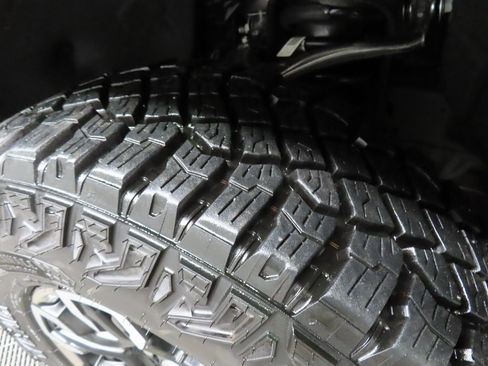 Used 2025 Chevrolet Silverado 1500 ZR2 w/ Technology Package image 7