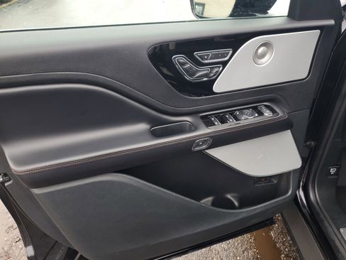 Certified 2023 Lincoln Aviator Reserve w/ Equipment Group 201A image 10