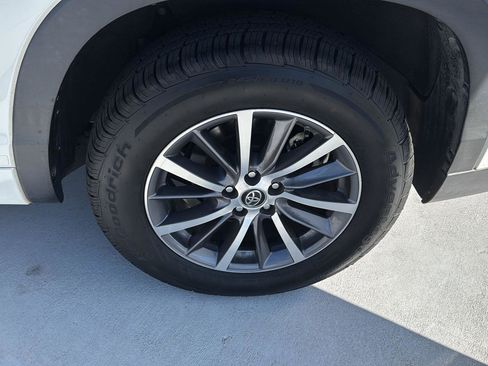 Used 2018 Toyota Highlander XLE image 34