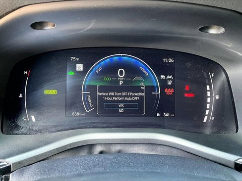 Used 2025 Toyota Camry SE image 12