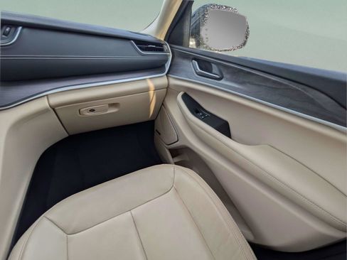 Used 2022 Jeep Grand Cherokee Limited image 18