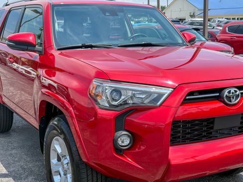 Used 2022 Toyota 4Runner SR5 Premium w/ Moonroof Package AWD/4WD image 3