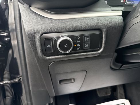 Used 2022 Ford Explorer XLT w/ Equipment Group 202A image 21