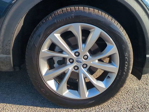Used 2022 Ford Explorer Platinum w/ Equipment Group 601A AWD/4WD image 11